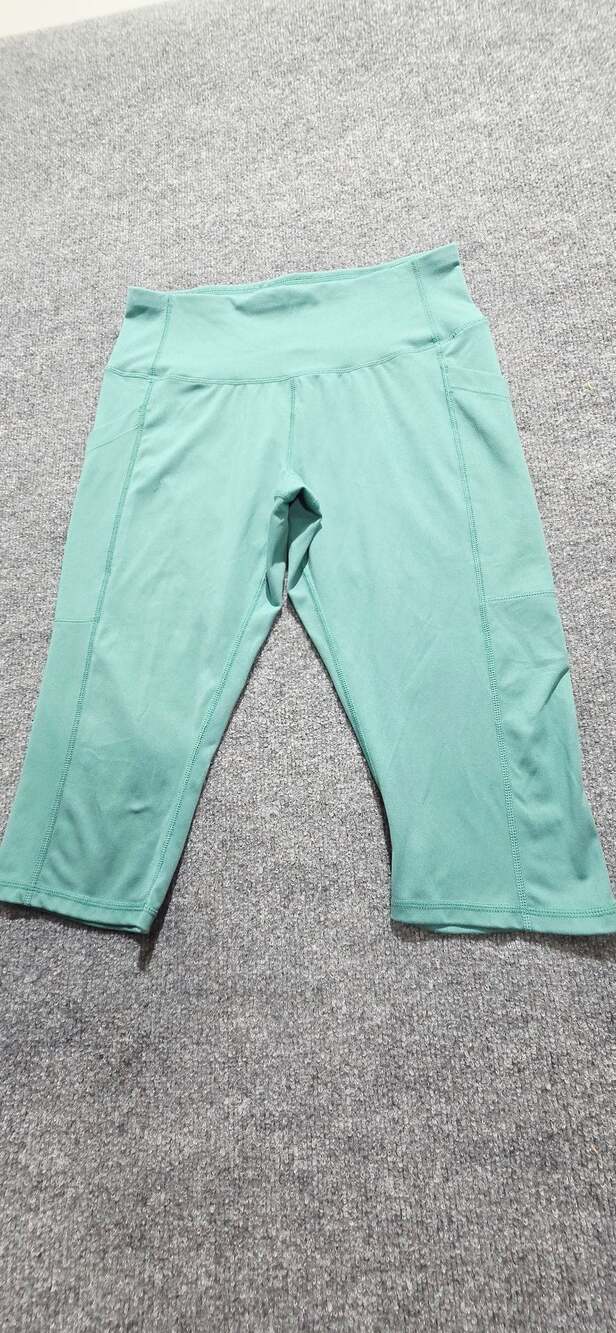 32 Degrees Cool Women's Green Active Yoga Capri Leggings with Pockets Size M